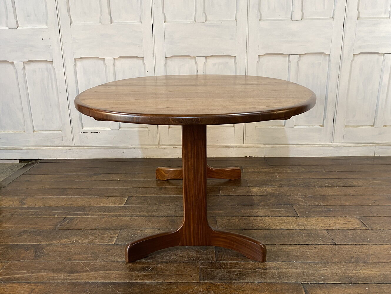 ダイニングテーブル