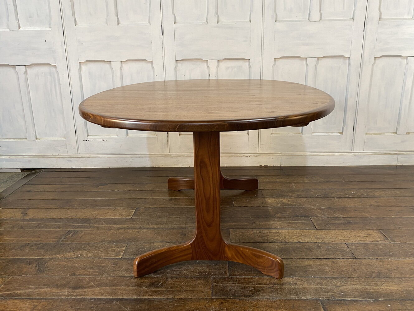 ダイニングテーブル