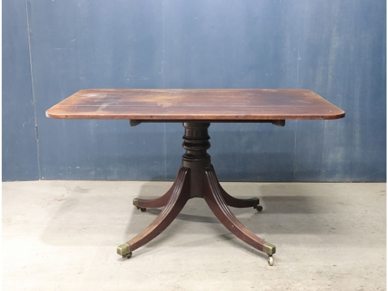 ティルトップテーブル