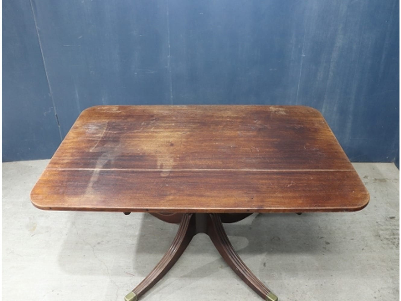 ティルトップテーブル