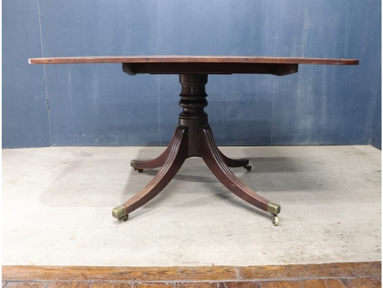 ティルトップテーブル