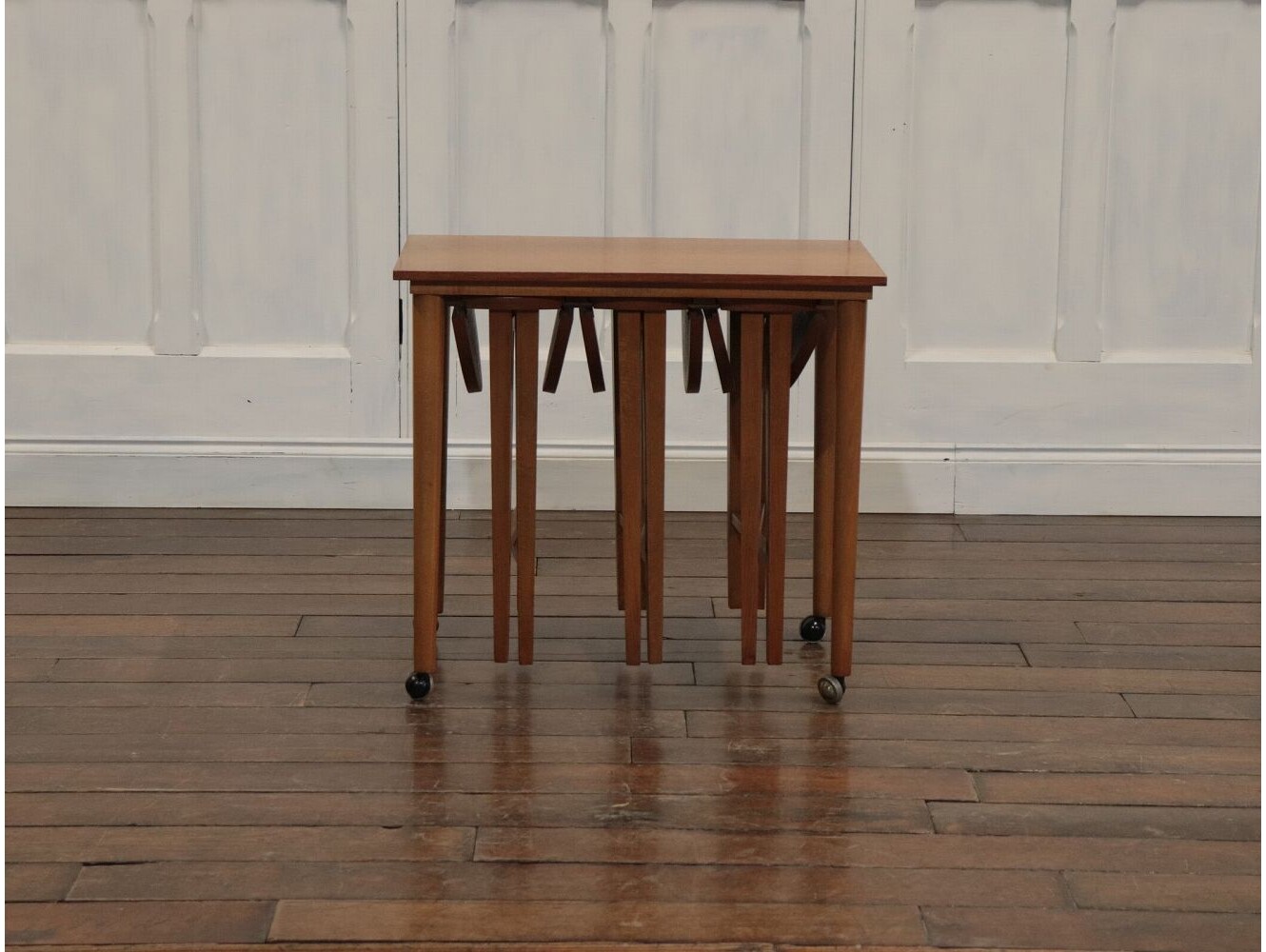 ネストテーブル