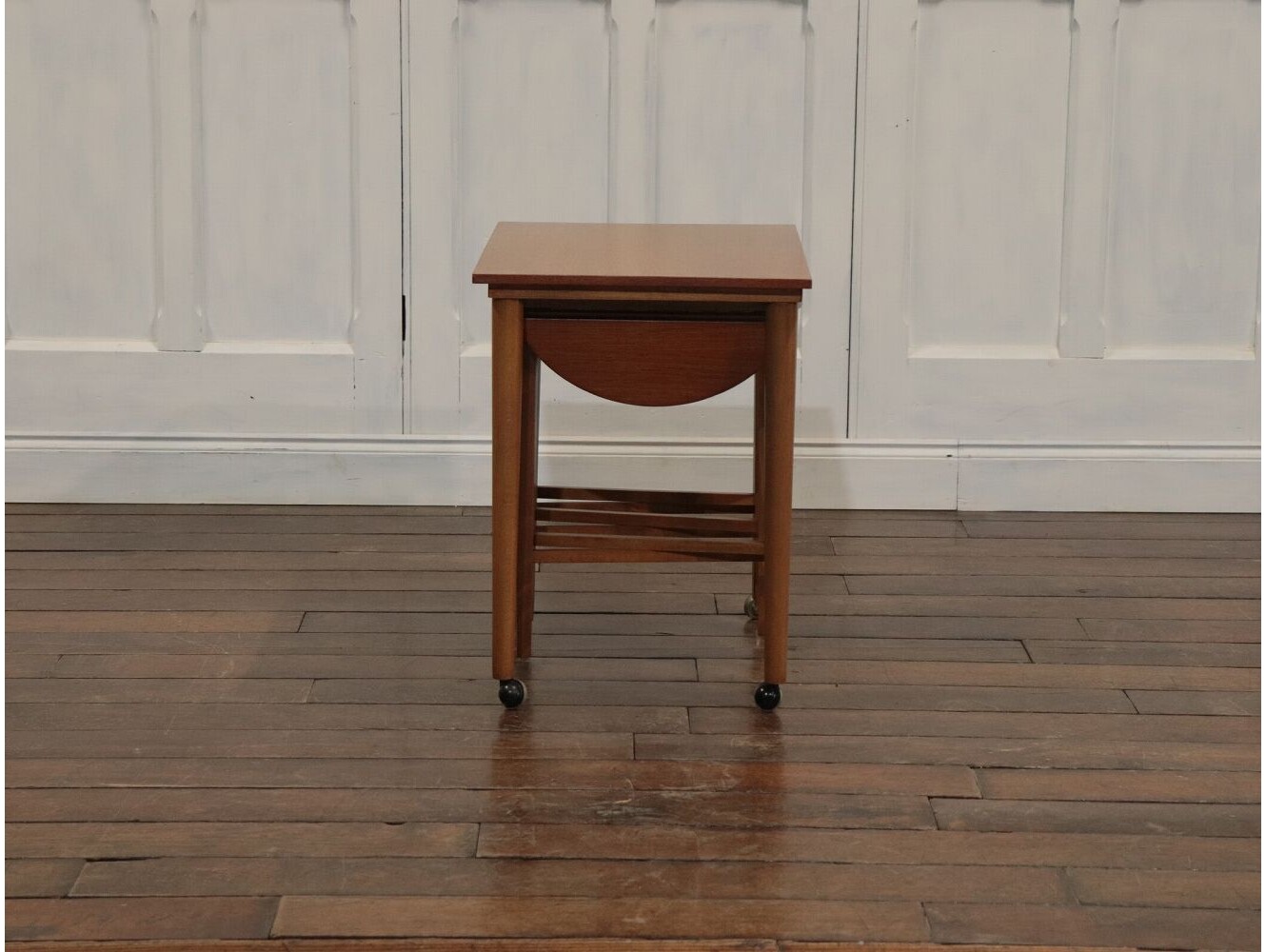 ネストテーブル