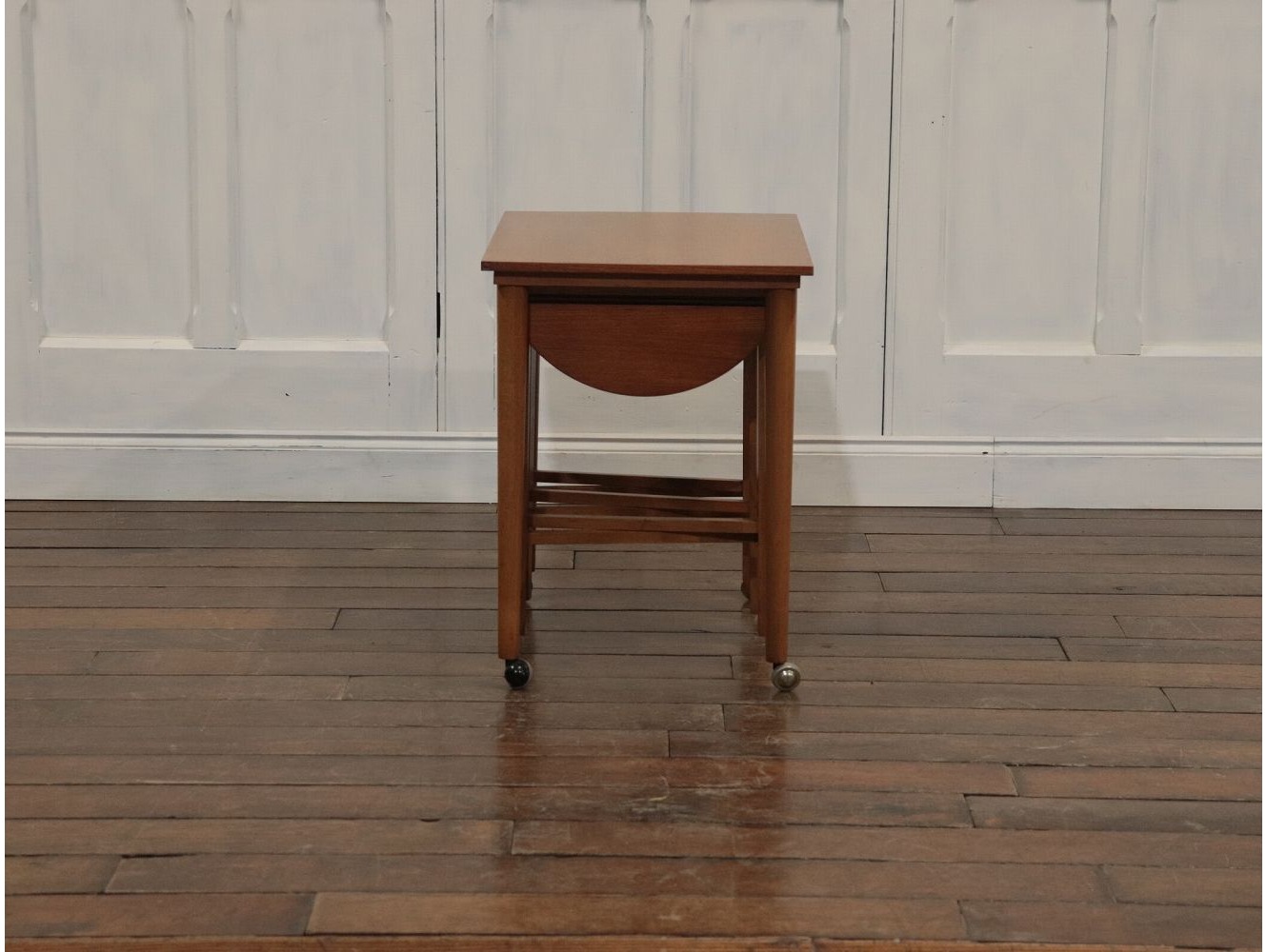 ネストテーブル