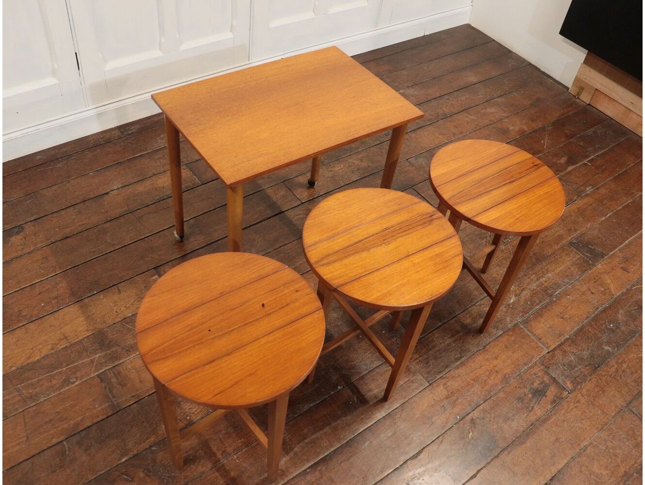 ネストテーブル