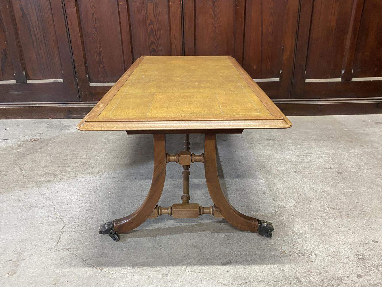 センターテーブル