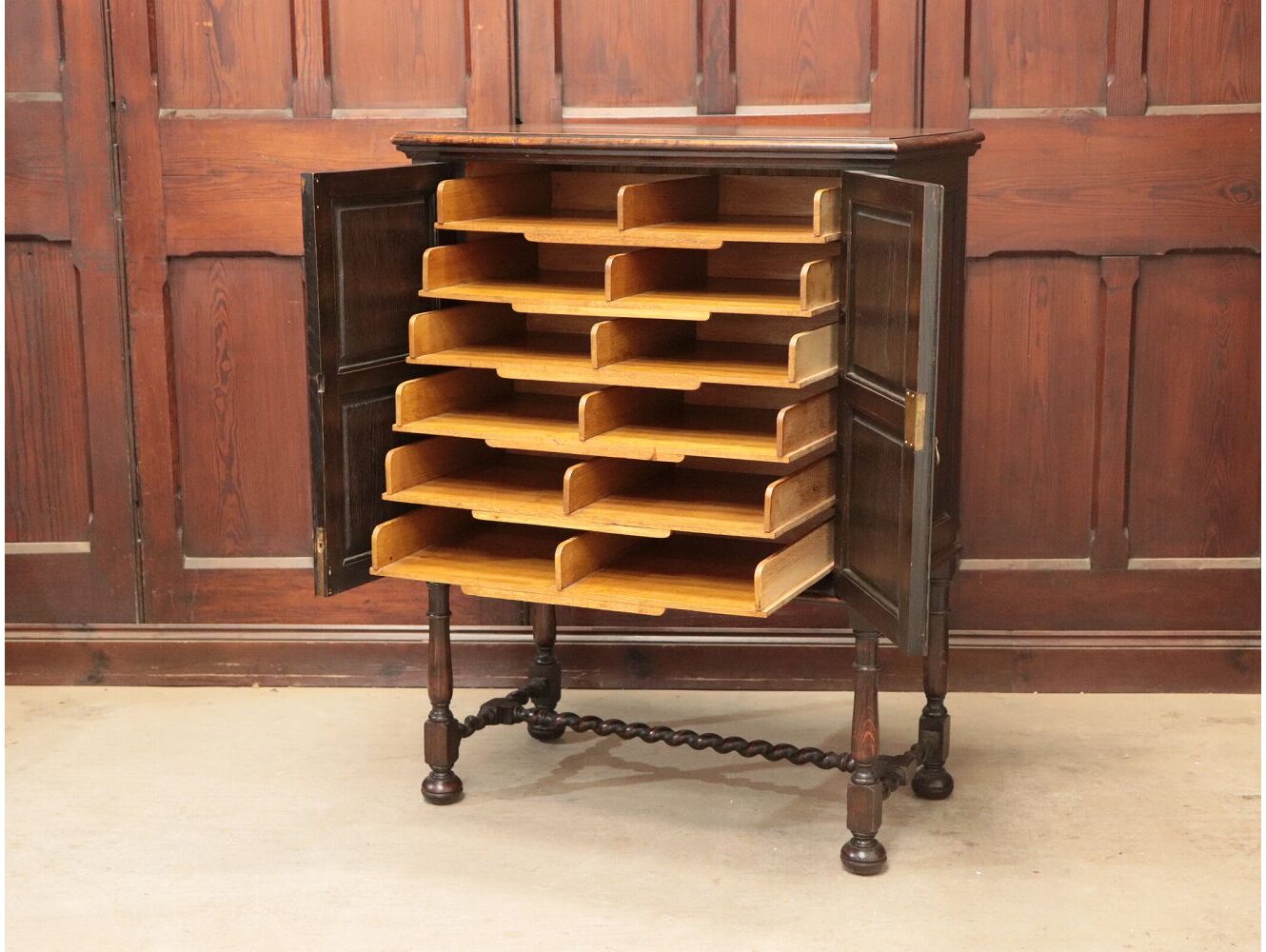 ファイルキャビネット