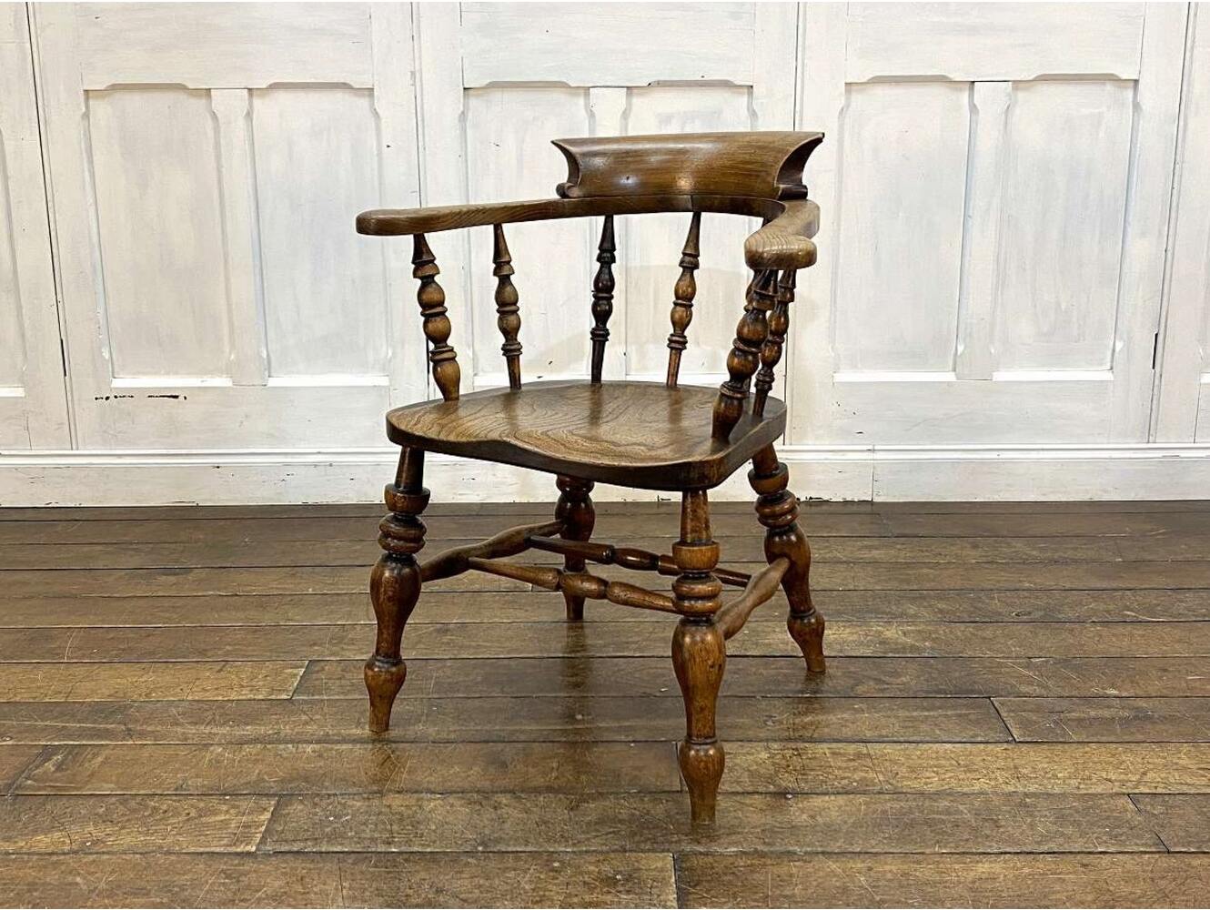 キャプテンチェア