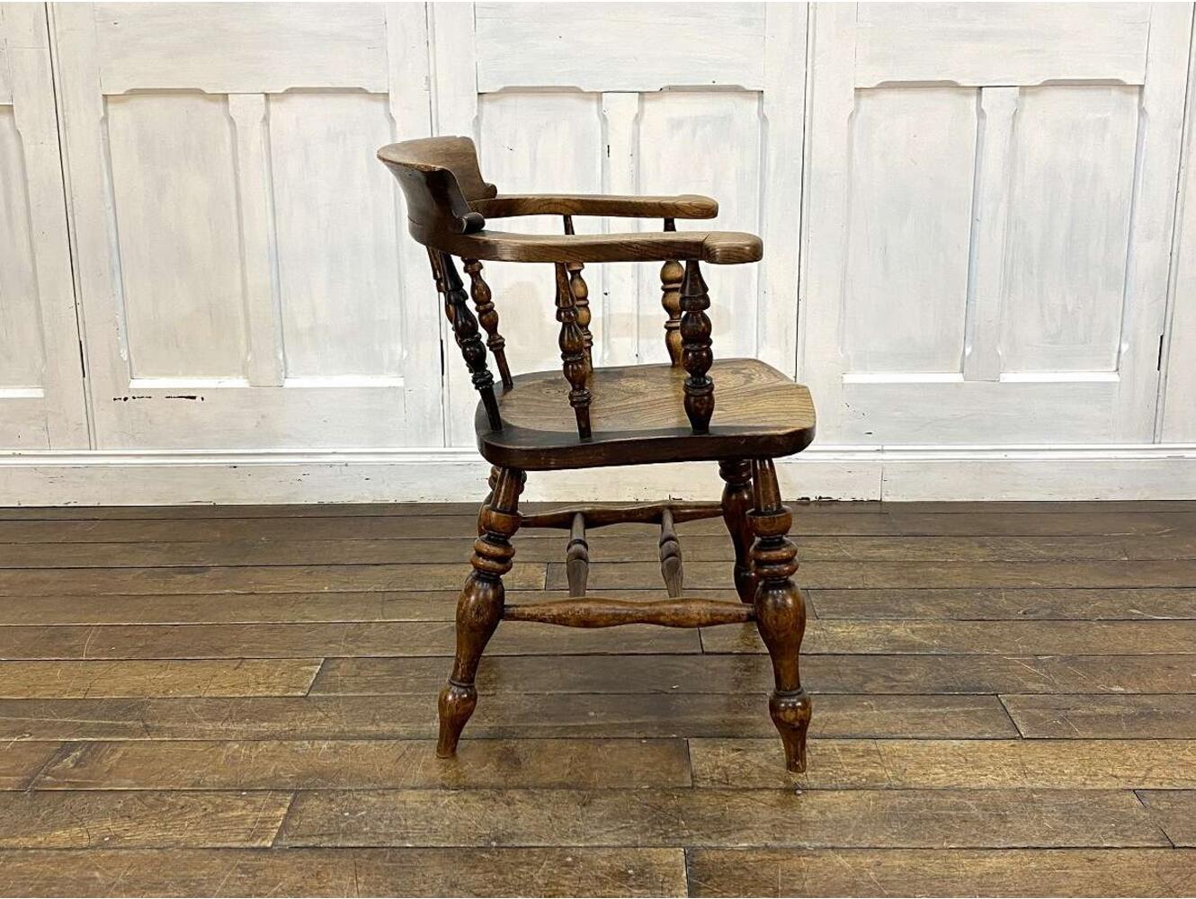 キャプテンチェア