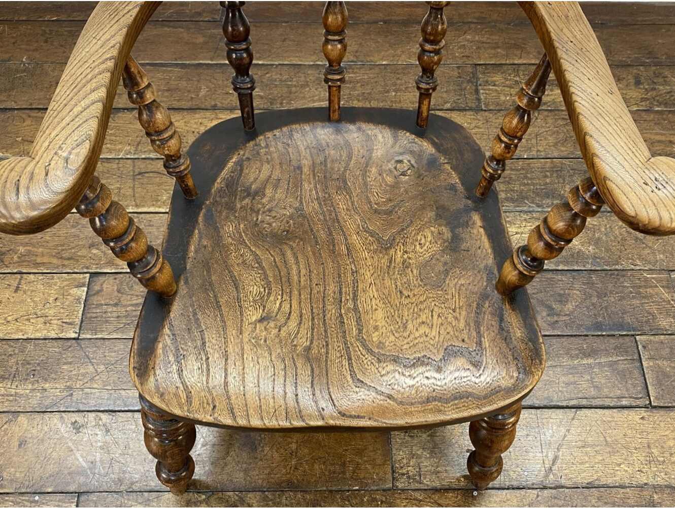 キャプテンチェア