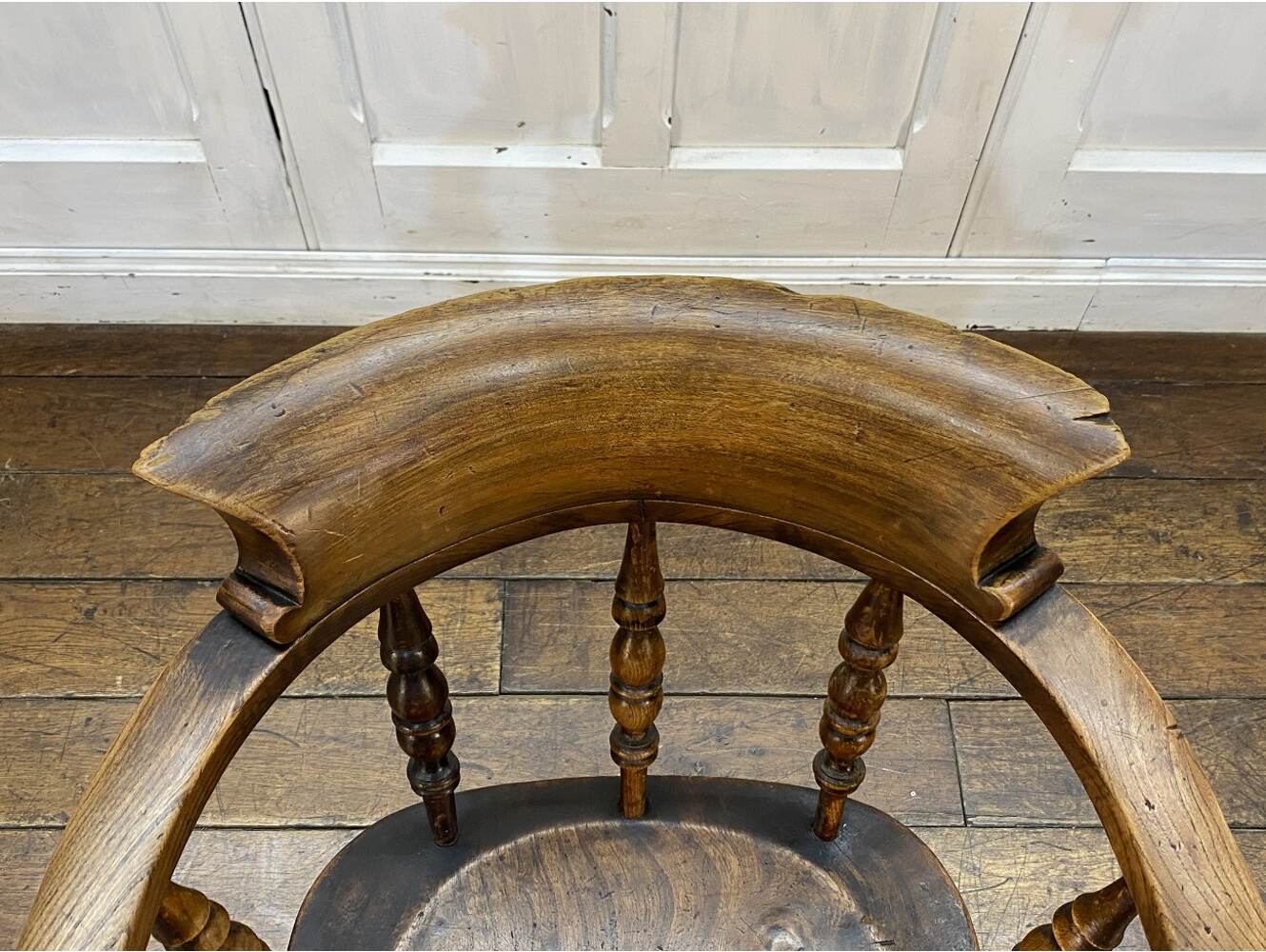 キャプテンチェア