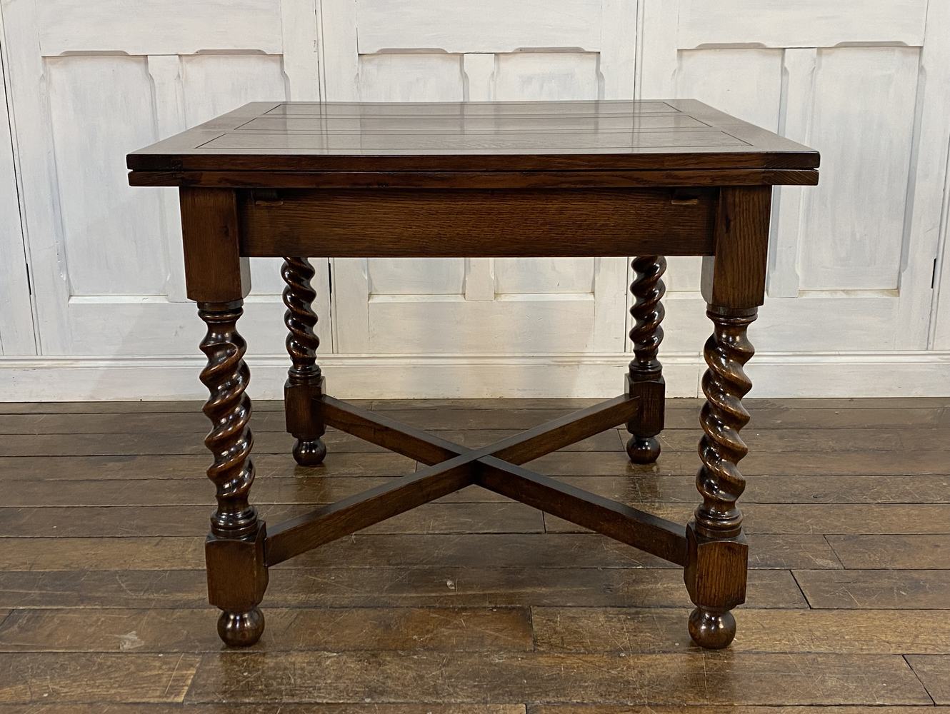 ドローリーフテーブル