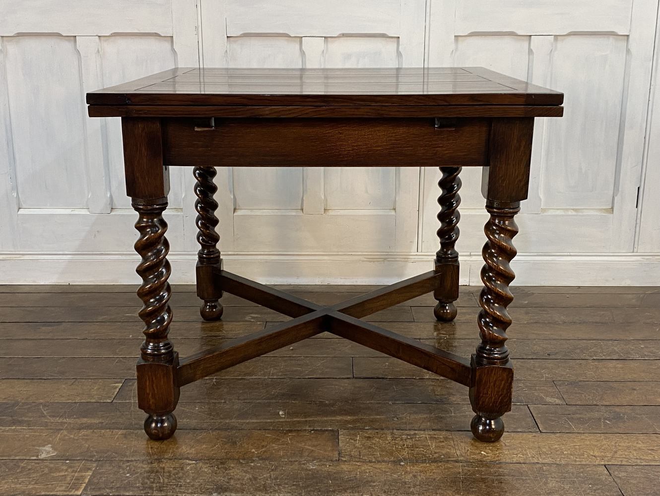 ドローリーフテーブル