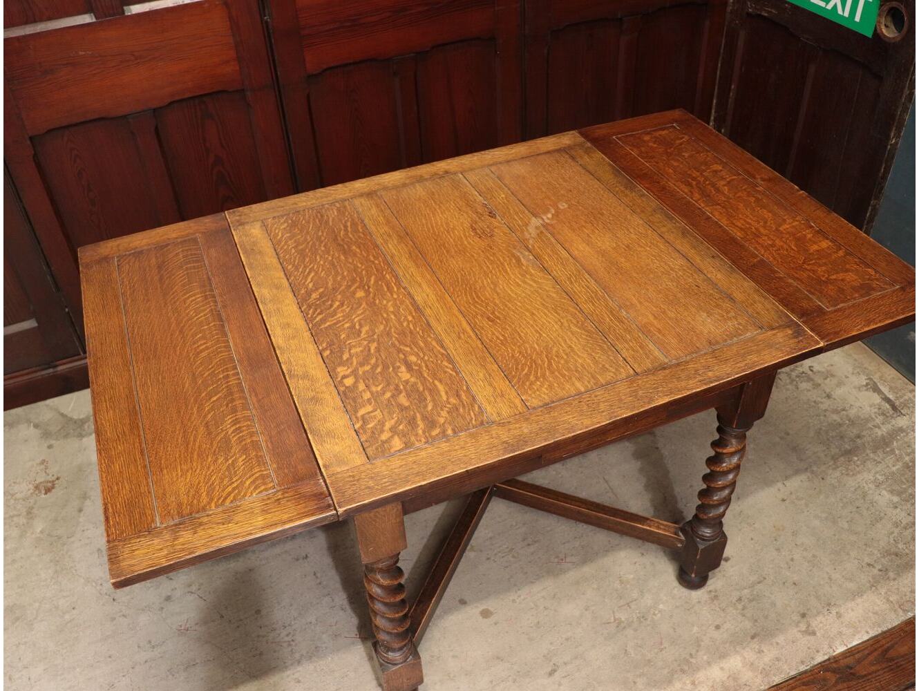 ドローリーフテーブル