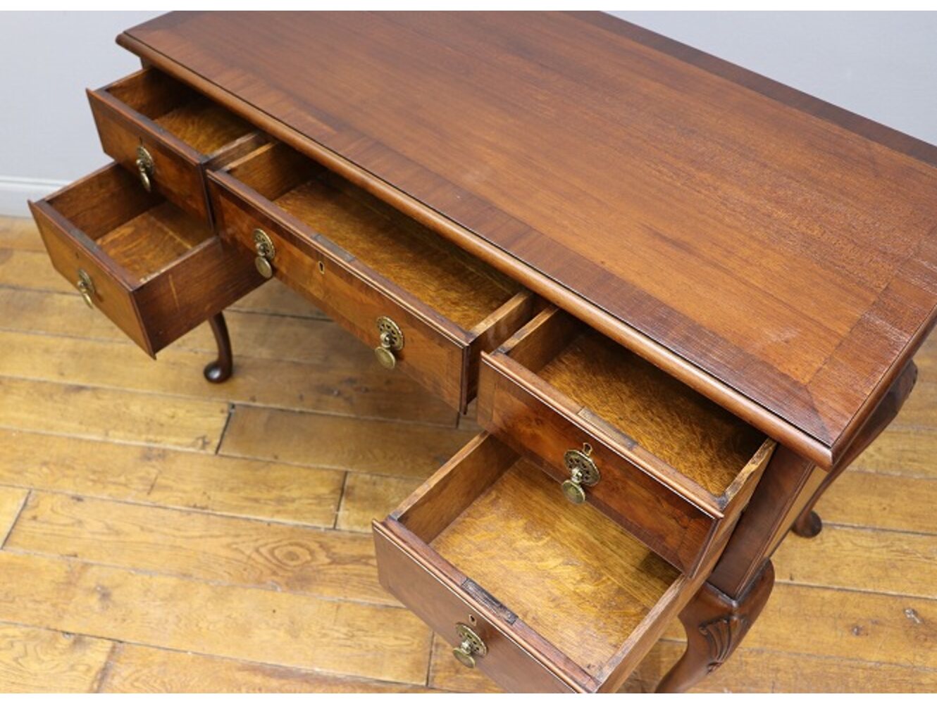 レディースデスク