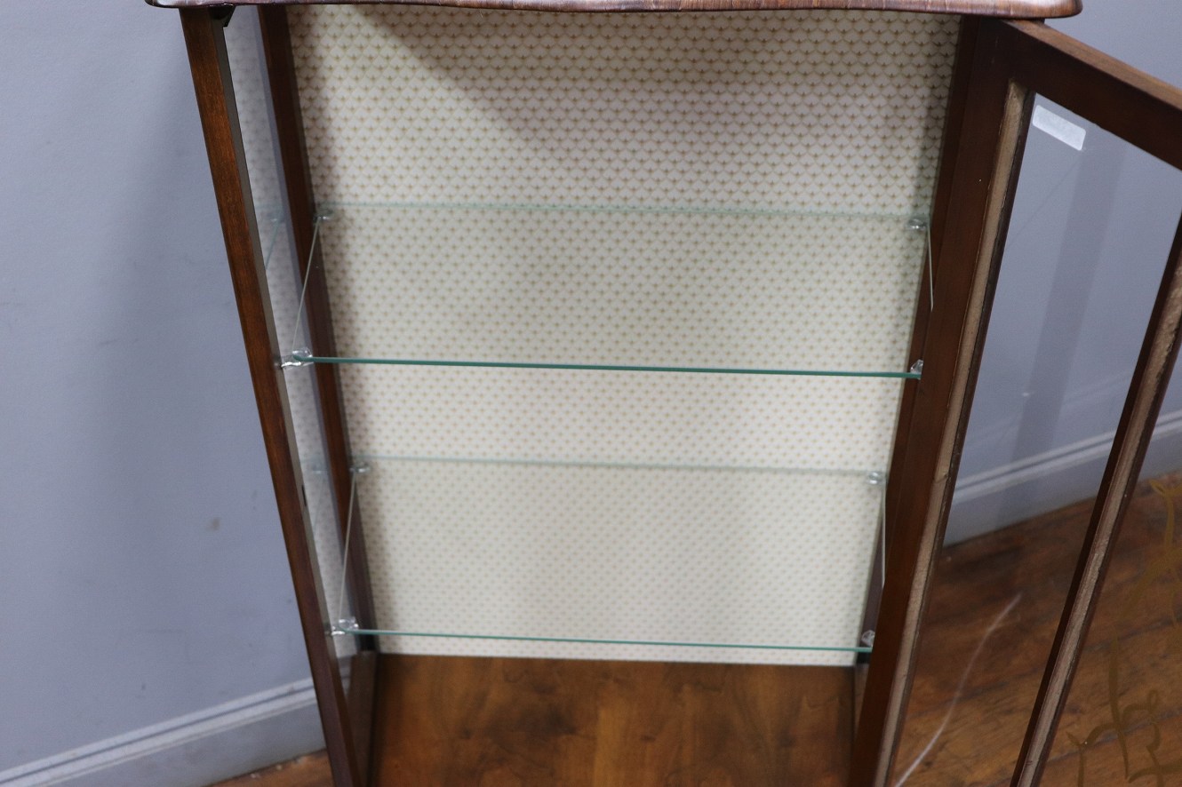 ディスプレイキャビネット