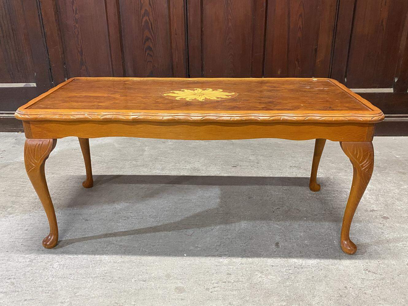 センターテーブル