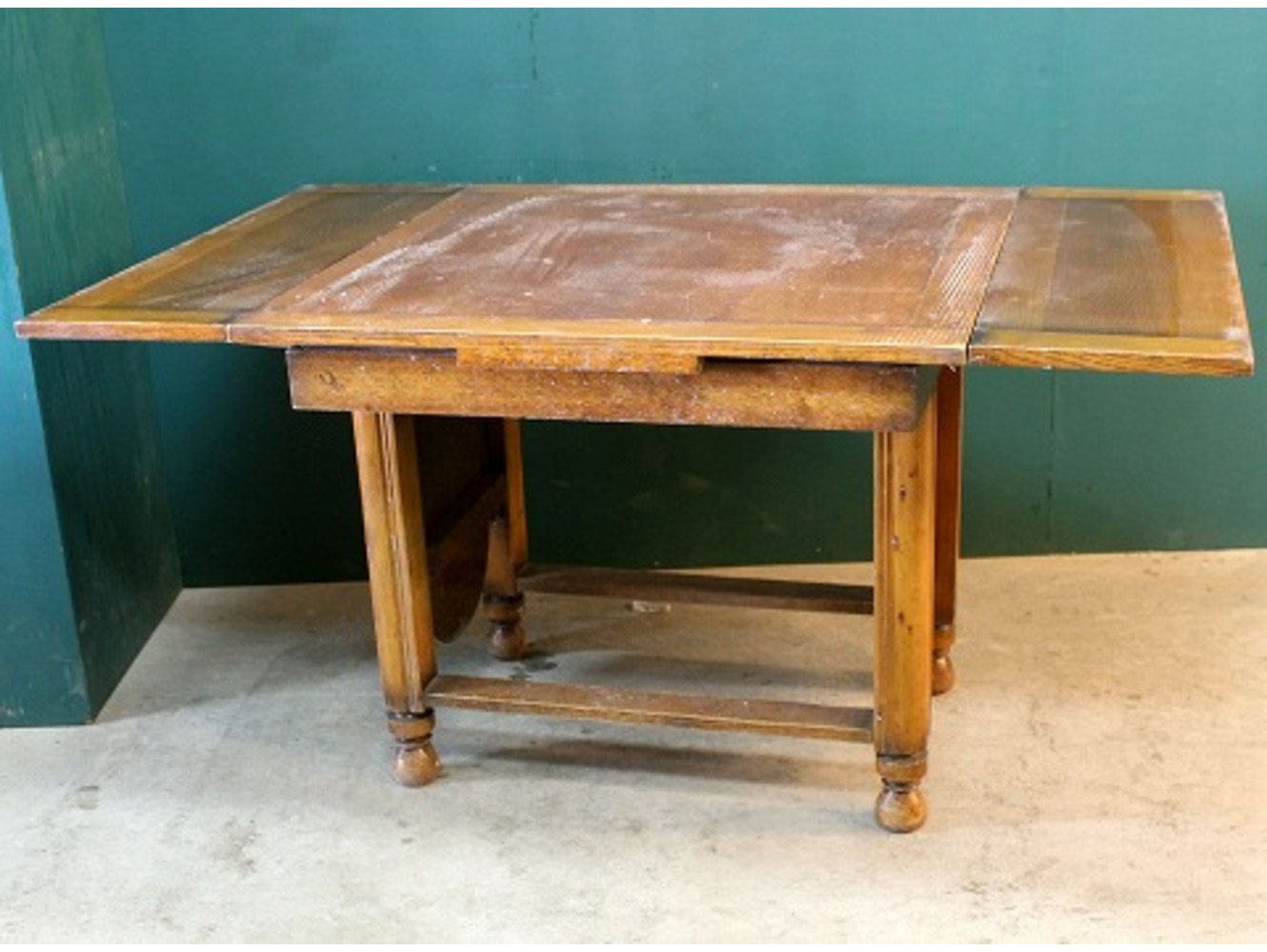 ドローリーフテーブル