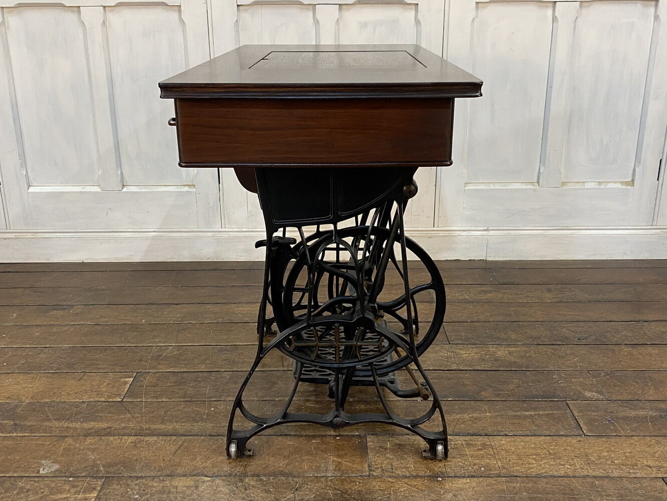 ミシンテーブル