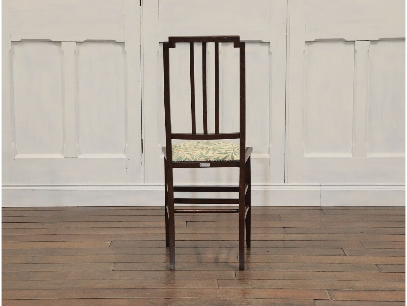 ベッドサイドチェア