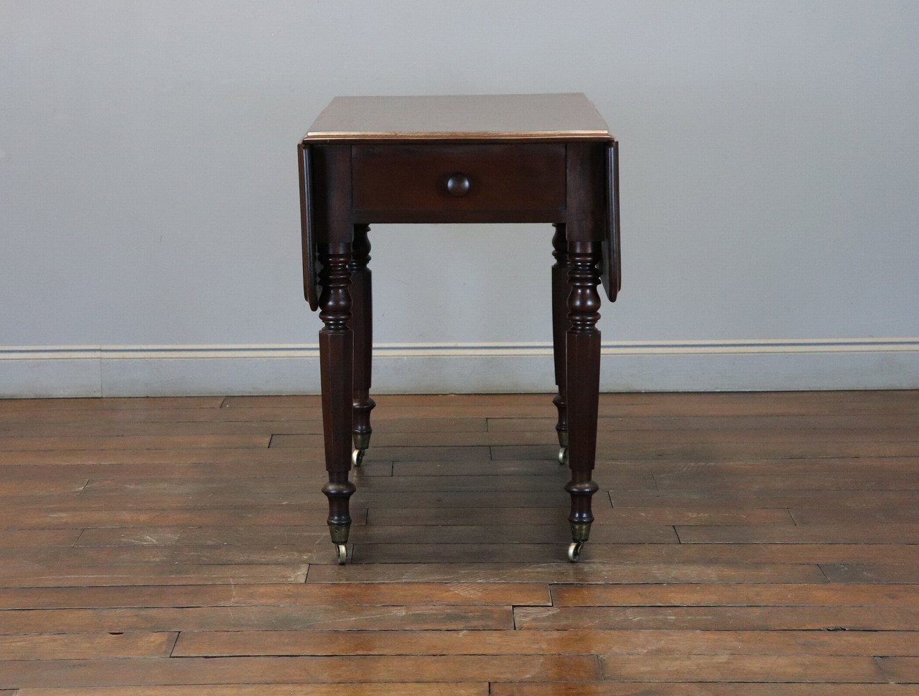 バタフライテーブル