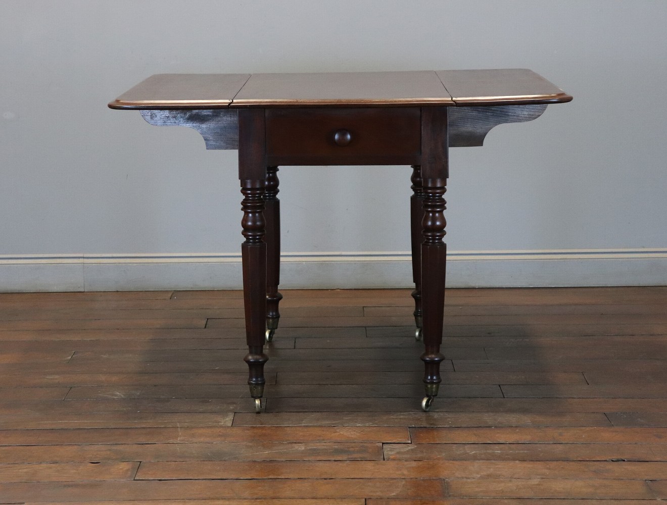 バタフライテーブル