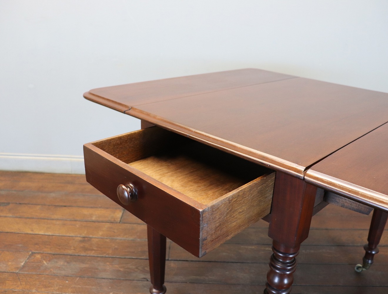 バタフライテーブル