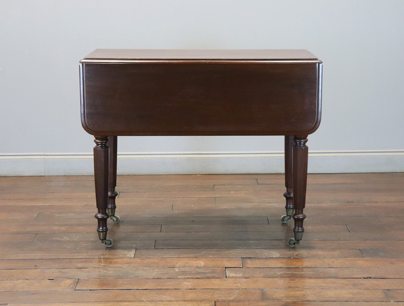 バタフライテーブル