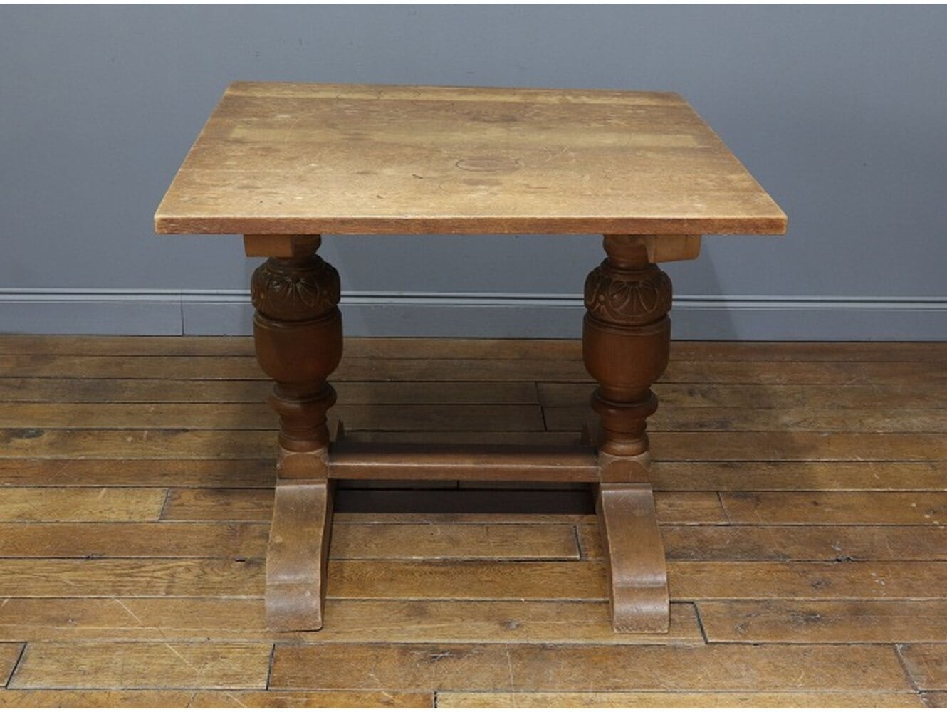 ダイニングテーブル