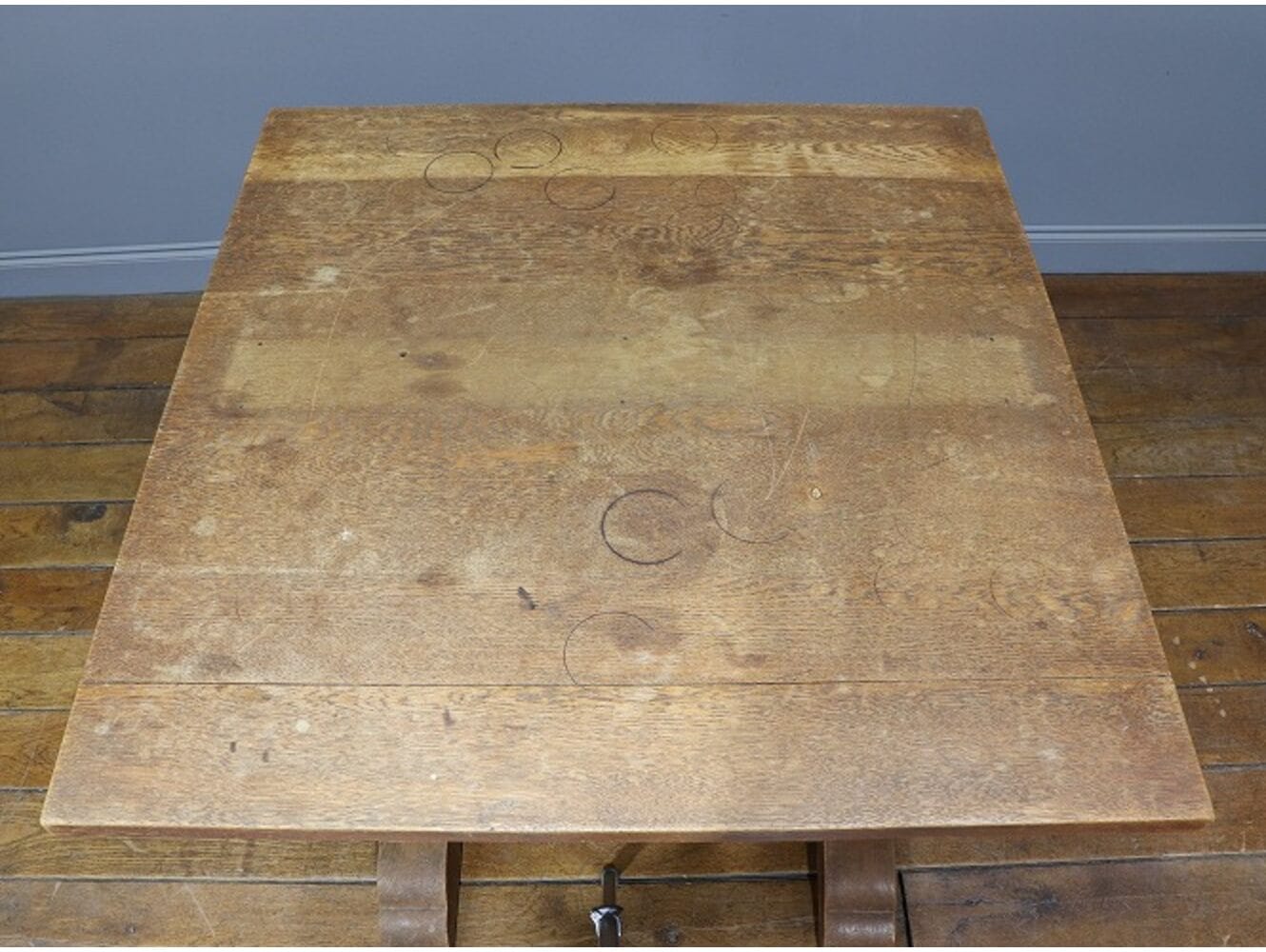 ダイニングテーブル