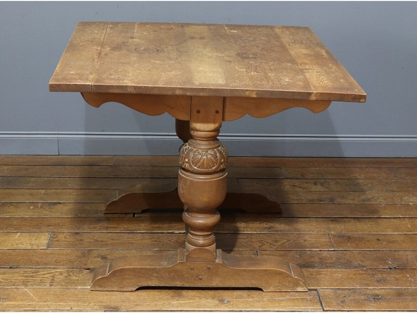 ダイニングテーブル