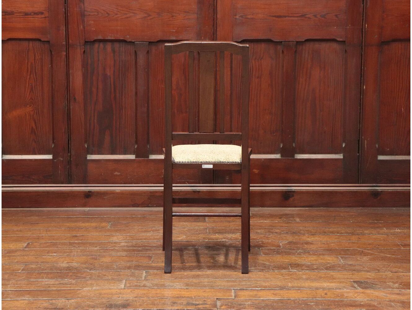 ベッドサイドチェア