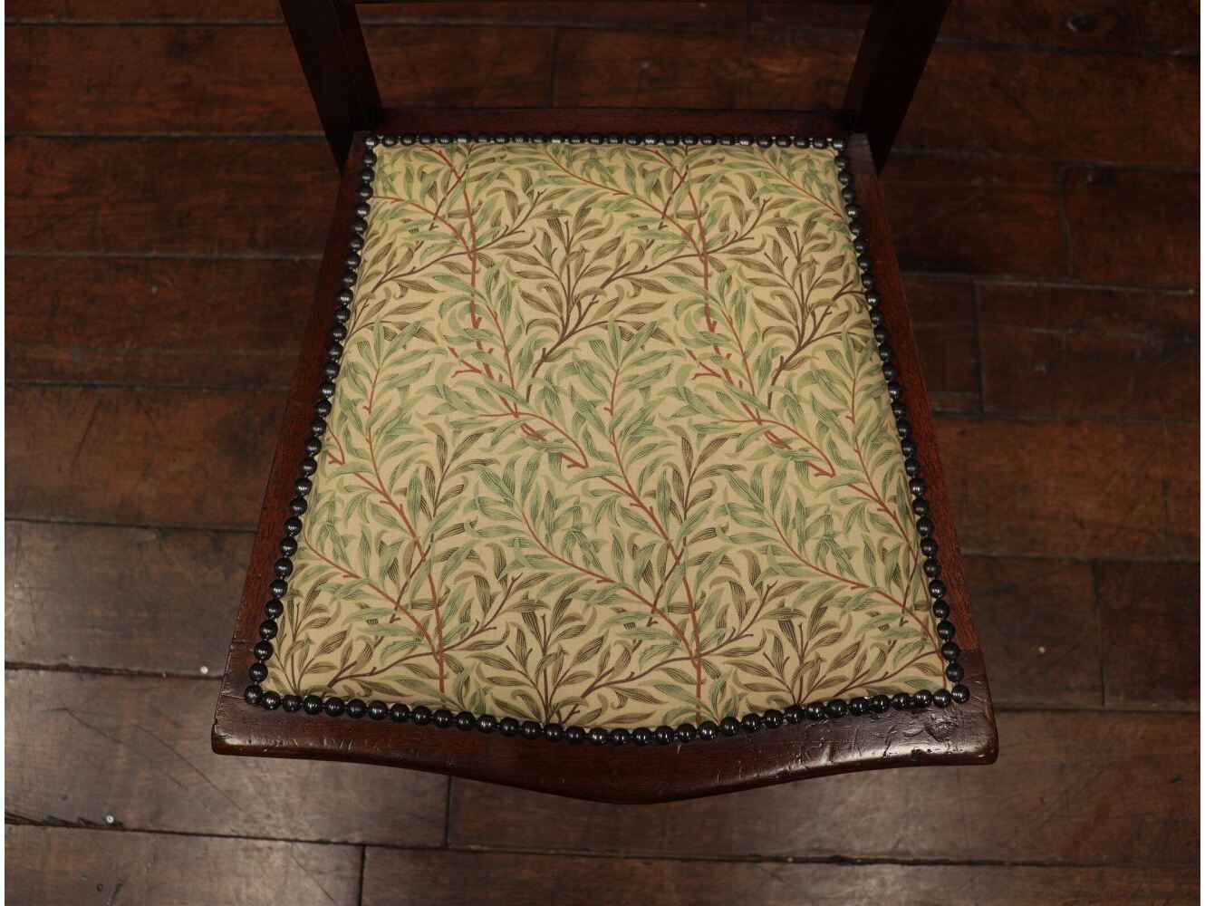 ベッドサイドチェア