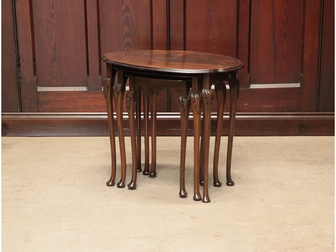 ネストテーブル