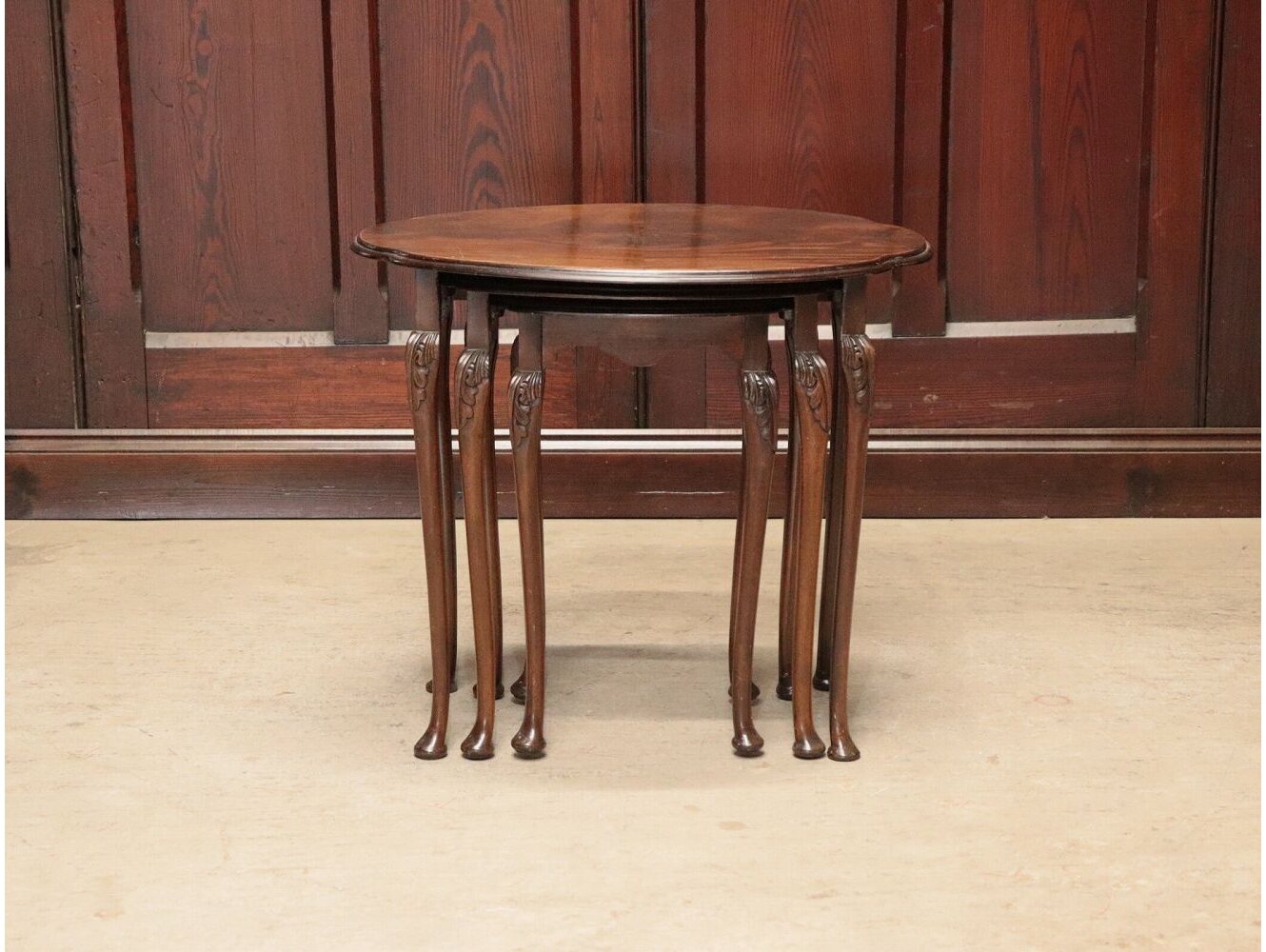 ネストテーブル