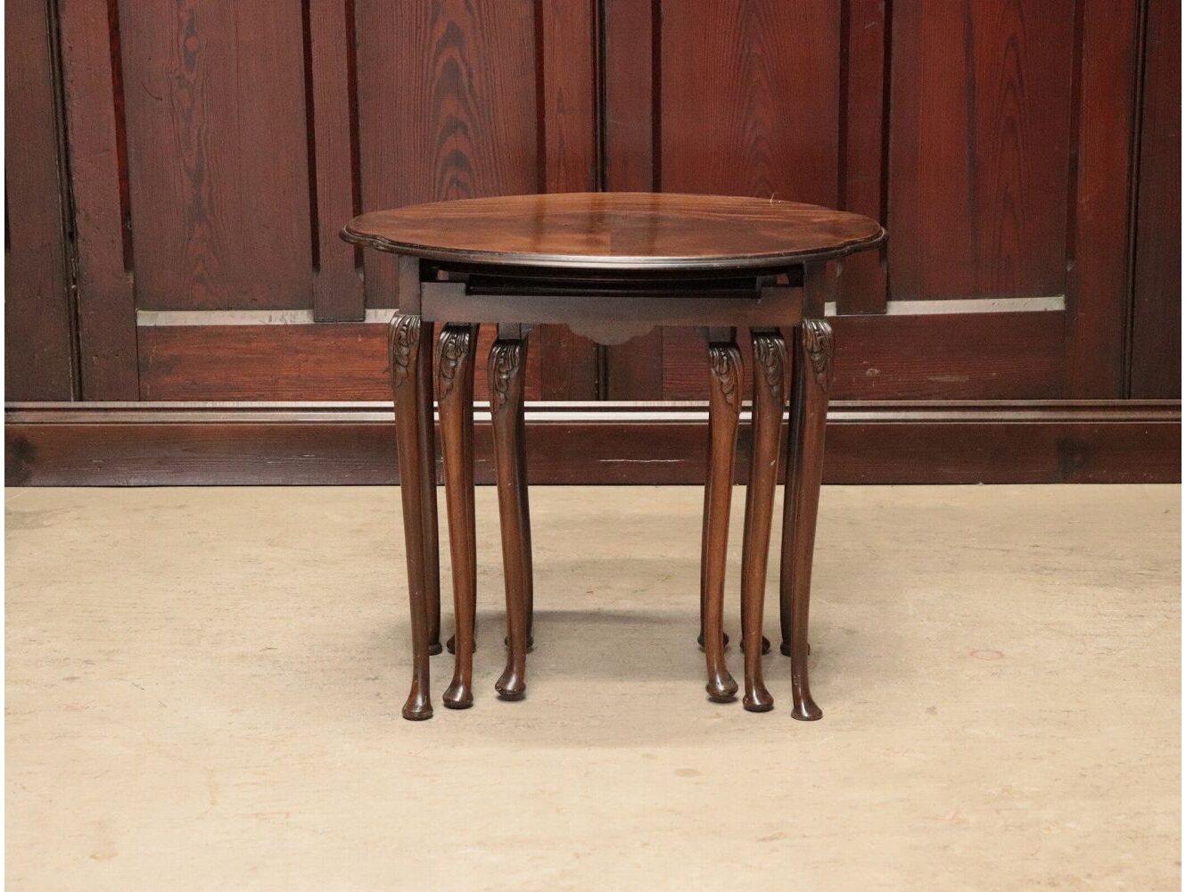 ネストテーブル