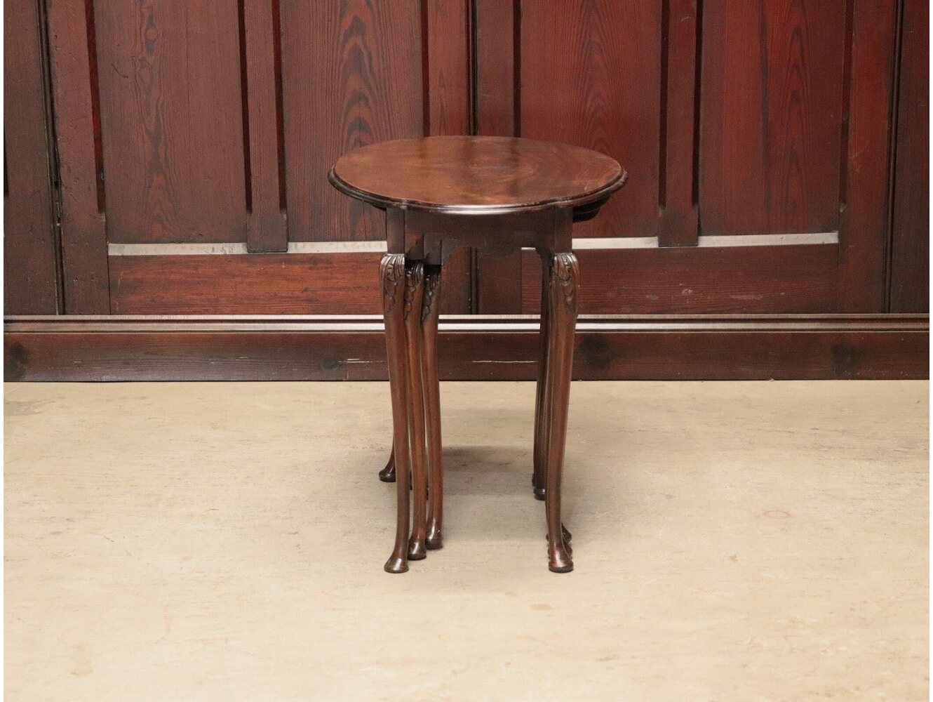 ネストテーブル