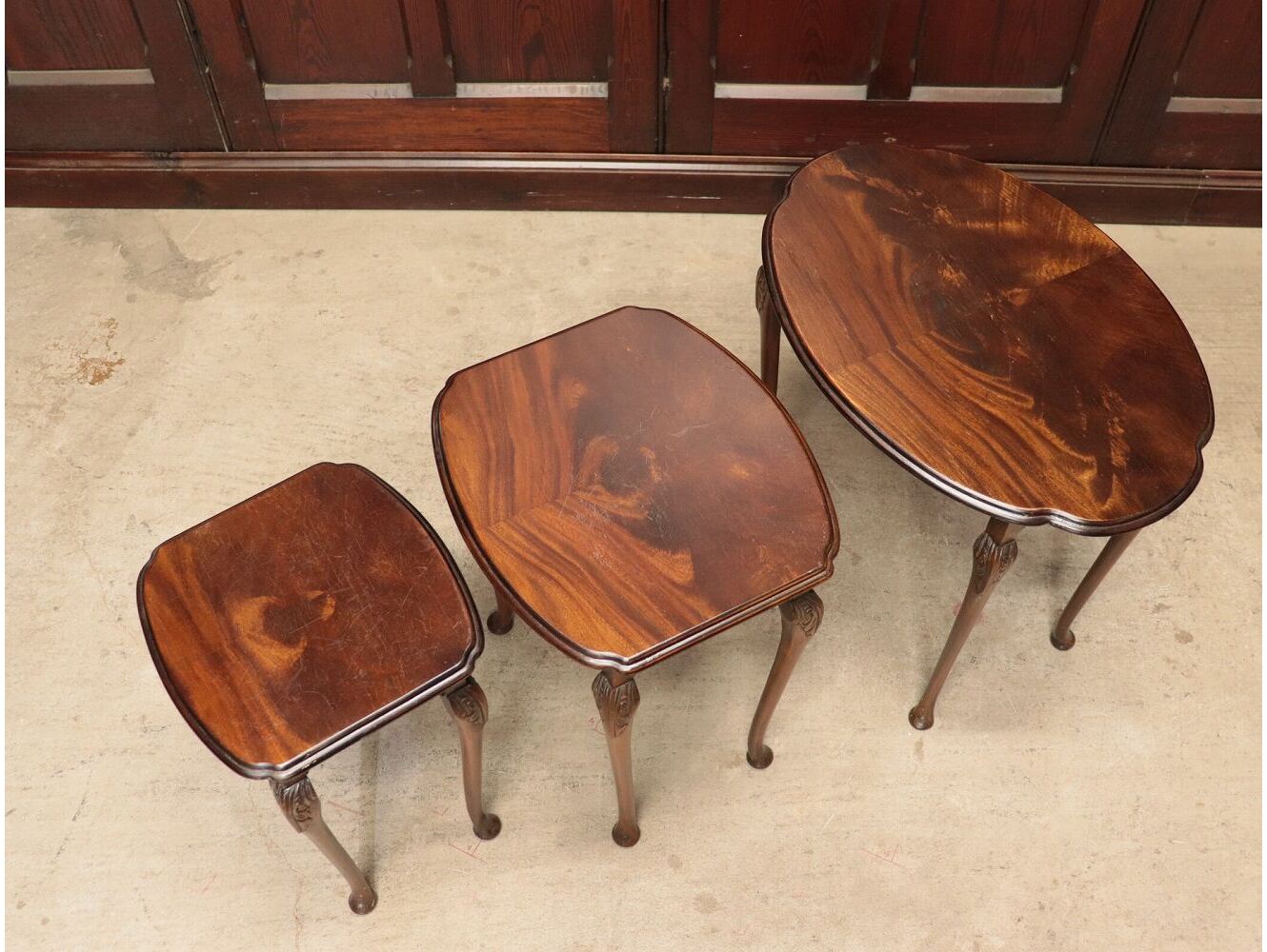 ネストテーブル