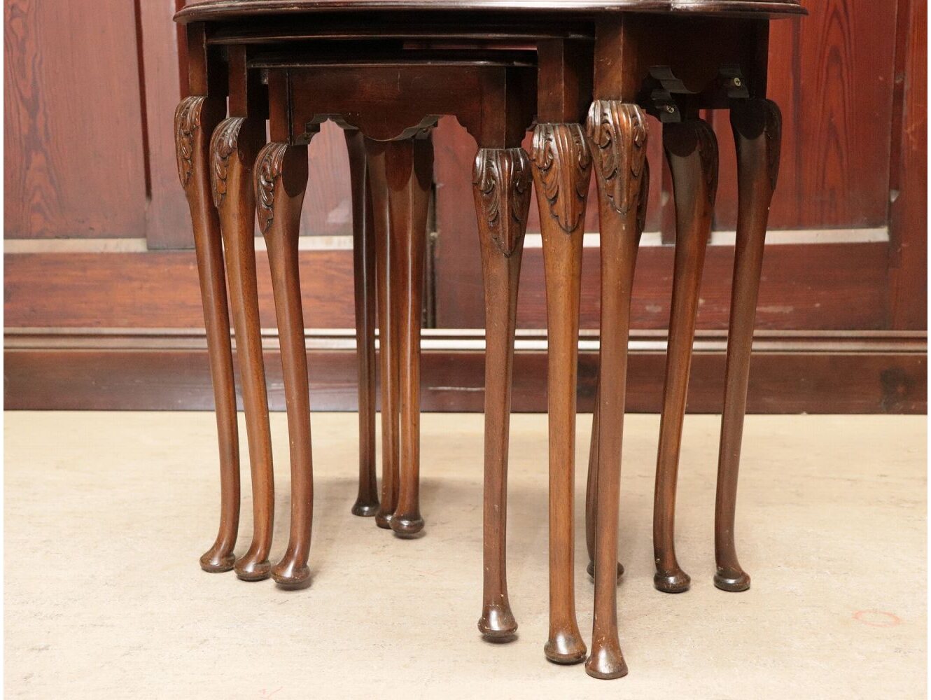 ネストテーブル