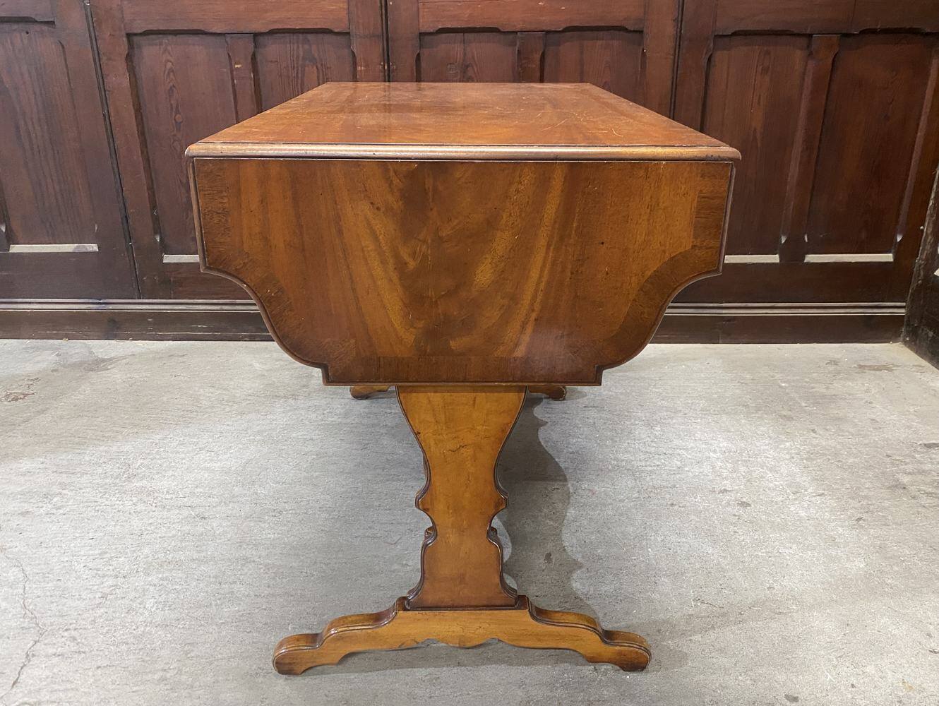 バタフライデスク