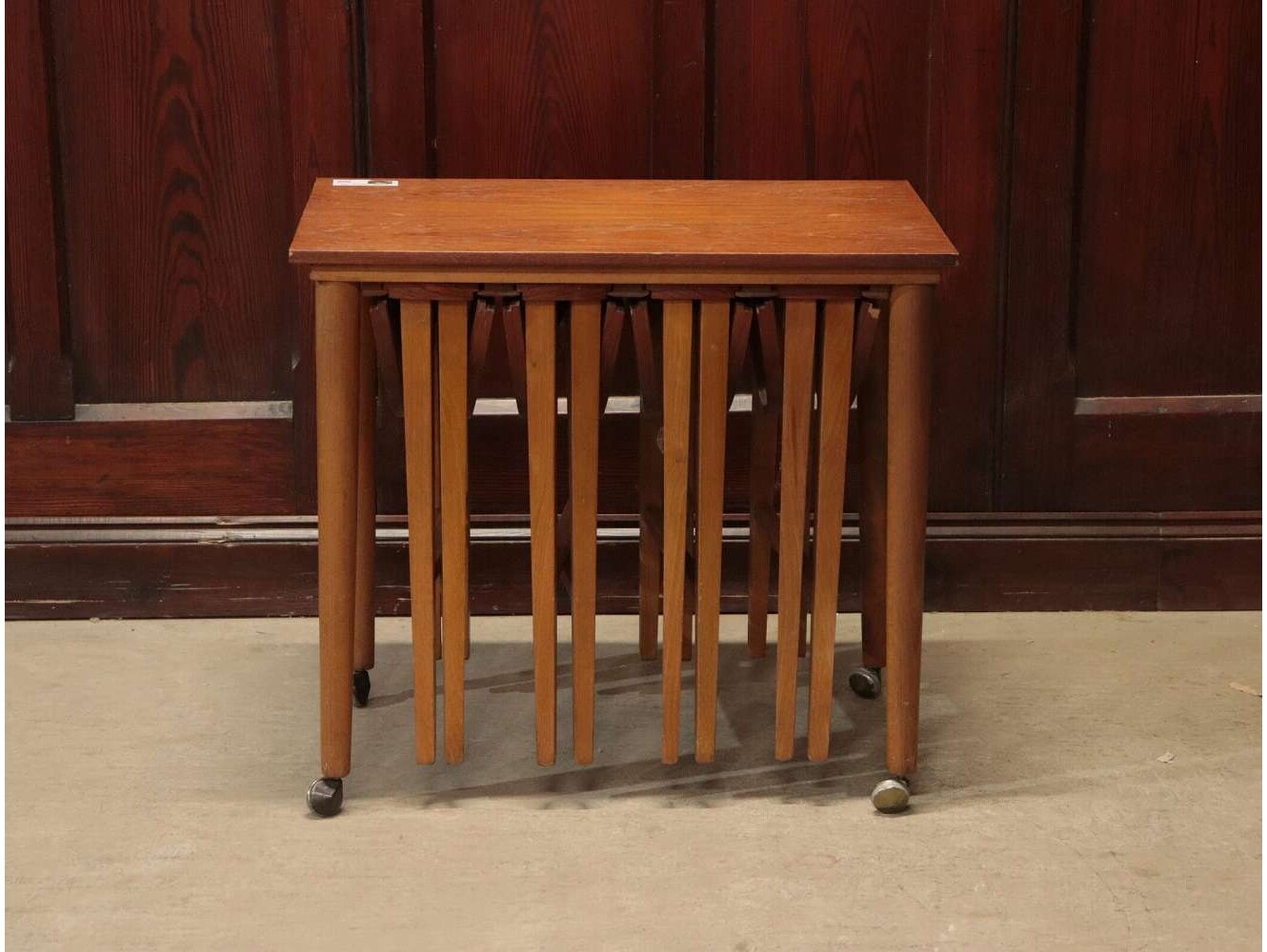 ネストテーブル