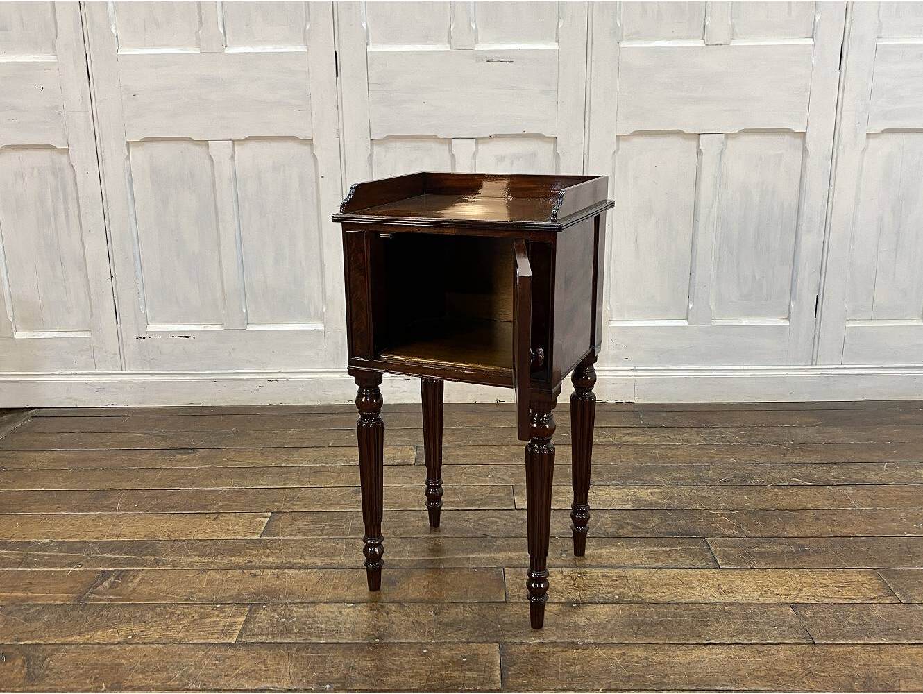 スモールキャビネット