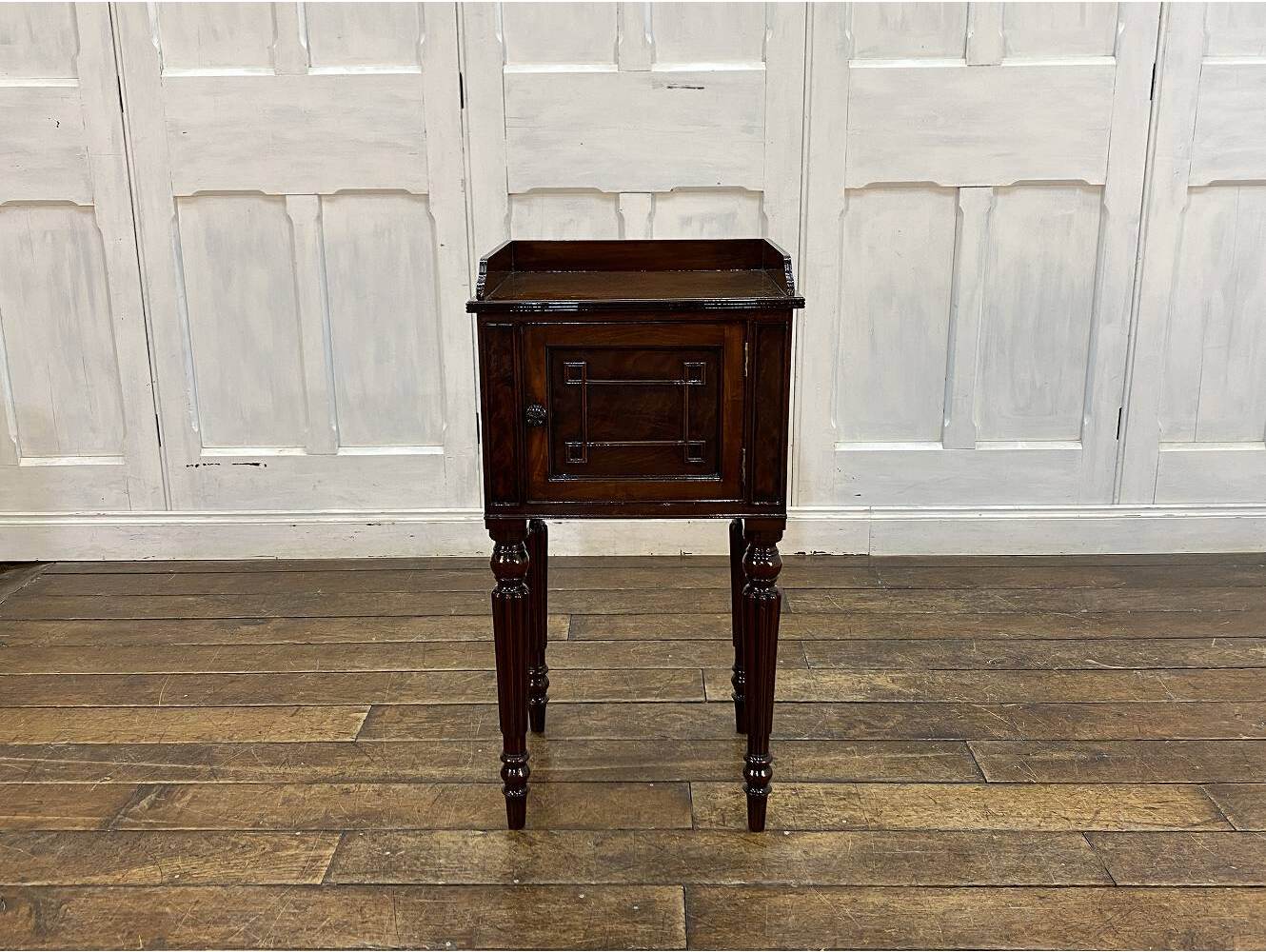 スモールキャビネット