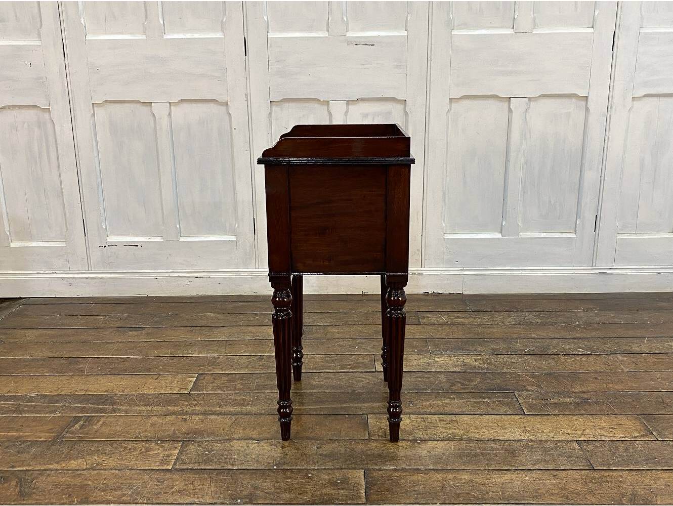 スモールキャビネット