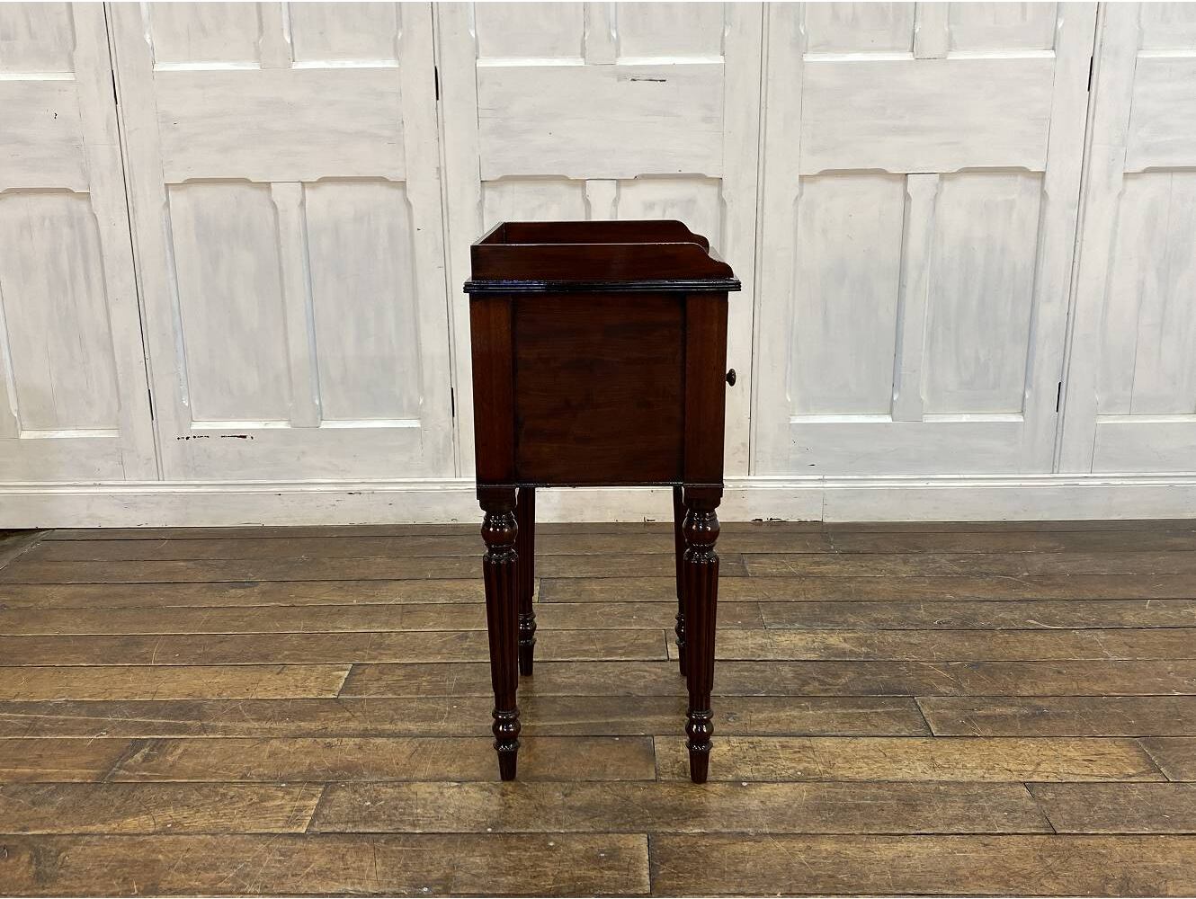 スモールキャビネット