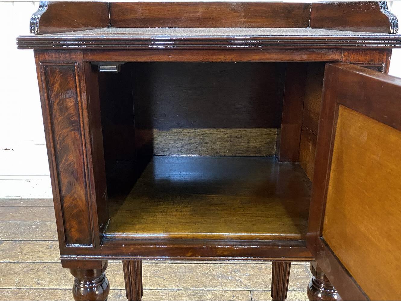 スモールキャビネット