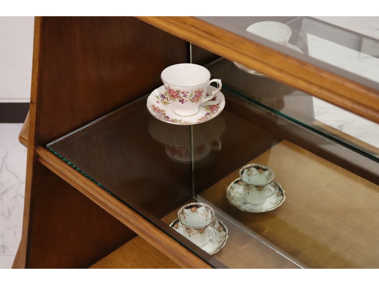 ショップキャビネット