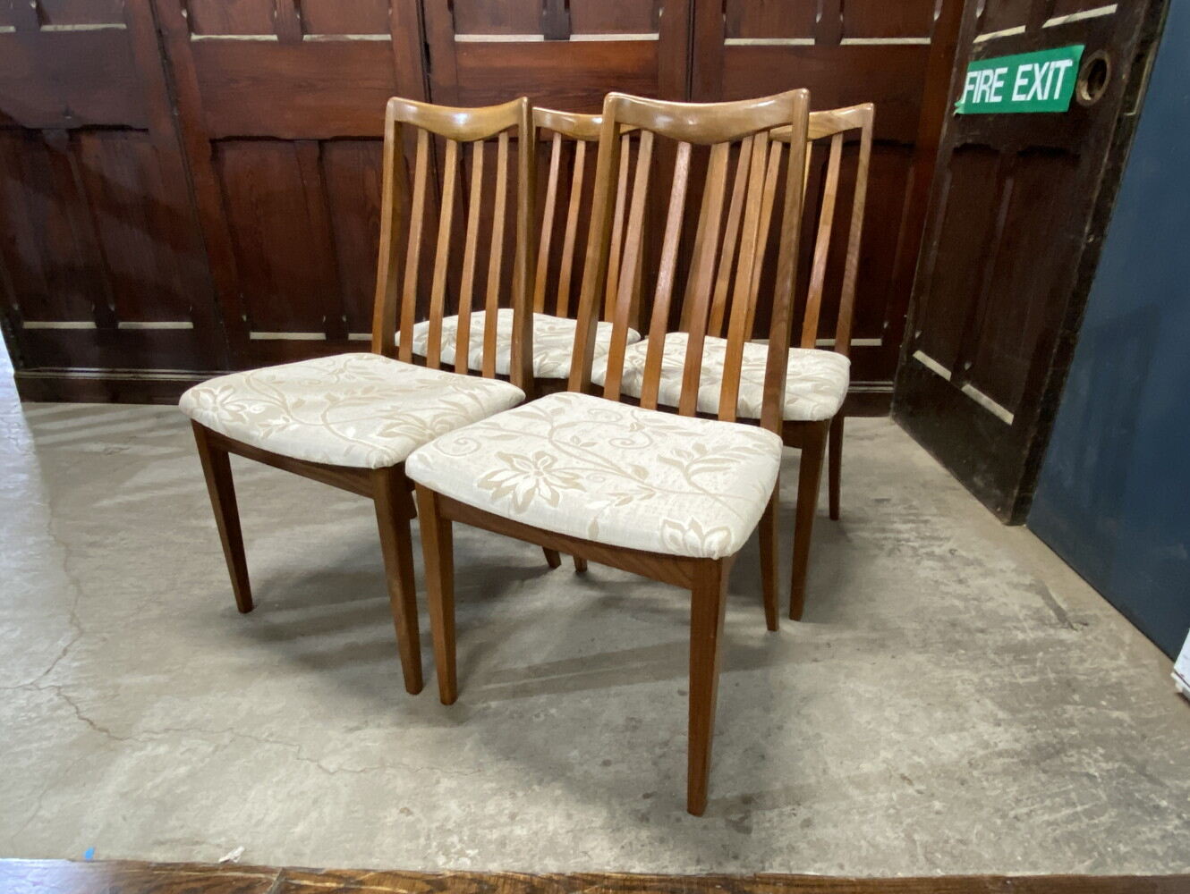 スラットバックチェア4脚セット