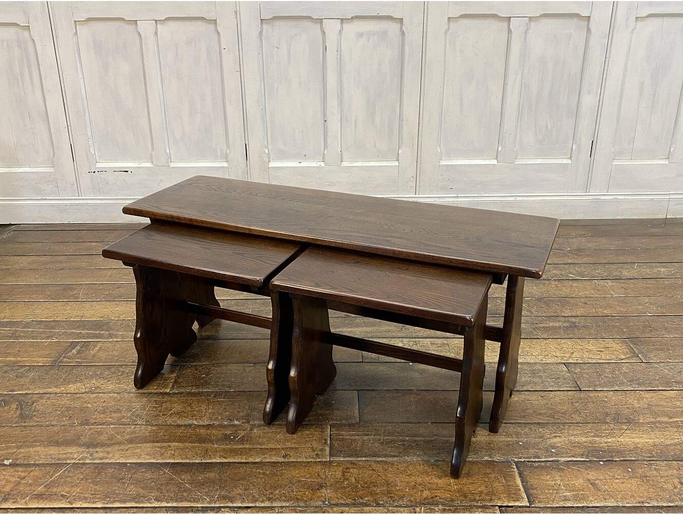 ネストテーブル