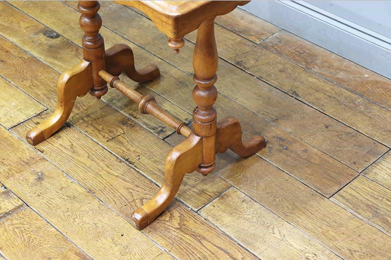 サイドテーブル